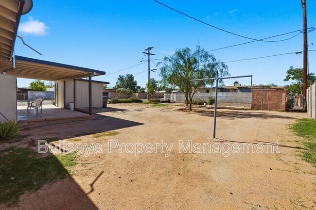 Building Photo - 1102 N 28th Pl