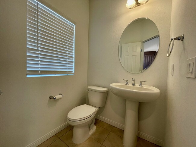 Building Photo - BEAUTIFUL 5 BED 3.5 BATH 3 FLOORS 2 CAR GARAGE SINGLE FAMILY HOME W/ LARGE LOFT & BACKYARD FOR RENT!