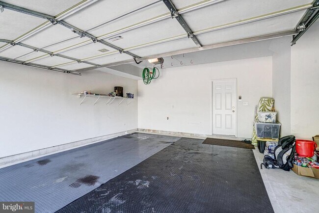 Building Photo - 8535 Wyngate Manor Ct
