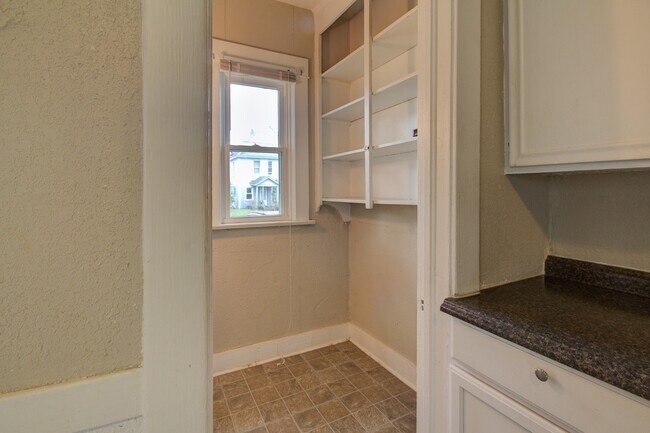 Building Photo - SL AAC1228