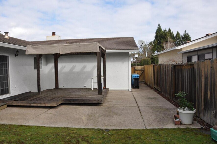Building Photo - 602 Teredo Dr