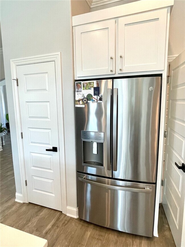 Building Photo - 2014 W Chandler Ave