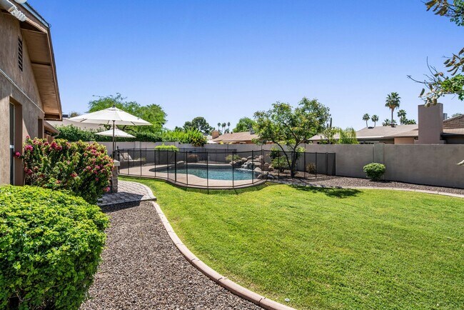 Building Photo - **STUNNING 3 BEDROOM/2 BATHROOM FULLY RENOVATED HOME IN SCOTTSDALE!! (THUNDERBIRD & 52ND ST)**