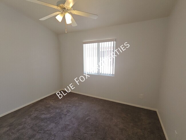 Building Photo - 7960 S Lennox Ln