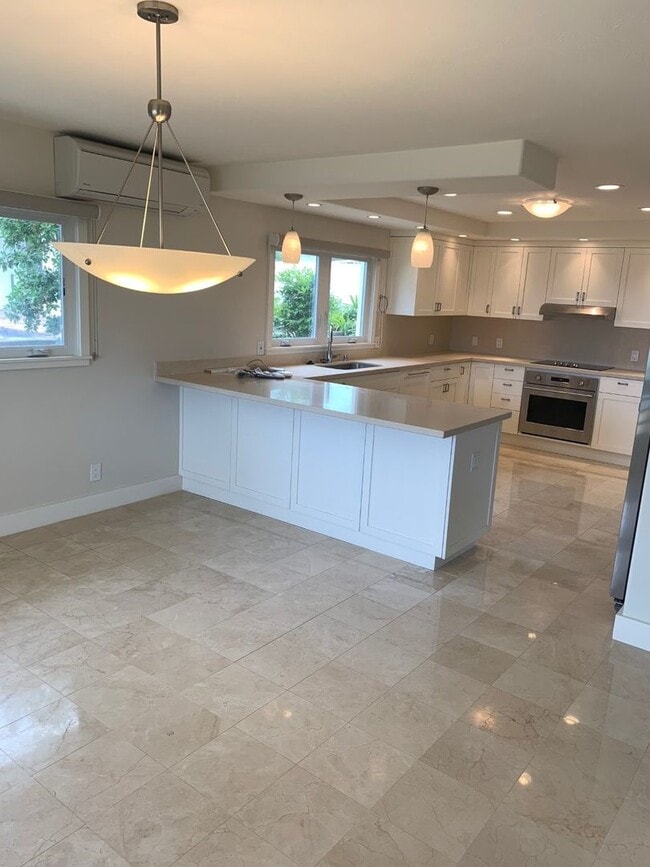 Building Photo - 4 BED, 4.5 BATH, HOUSE W/GARAGE For rent in Hawaii Kai