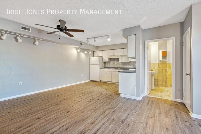 Building Photo - 1819 Pine-Apt 5