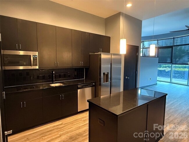 Building Photo - 333 W Trade St