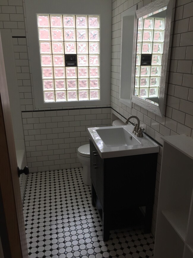 Main floor bathroom - 30 N Franklin Ave