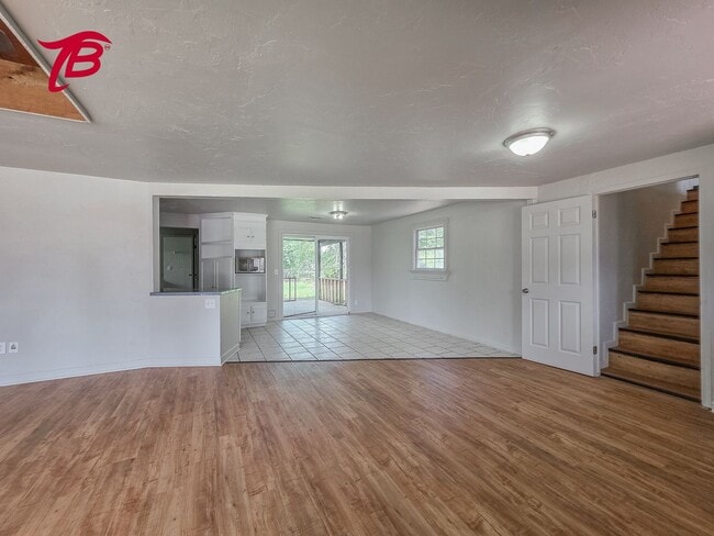 Building Photo - Spacious Split-Level 4-Bedroom Home with T...