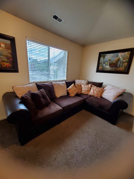 Building Photo - 1937 N Canyon Rd