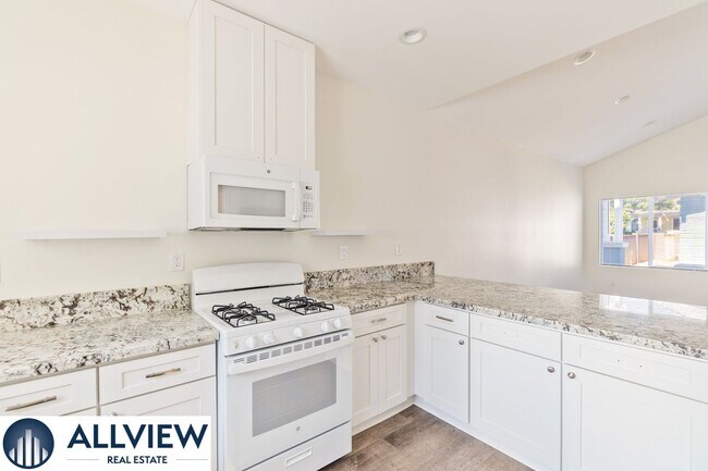 Building Photo - 629 S Lemon St