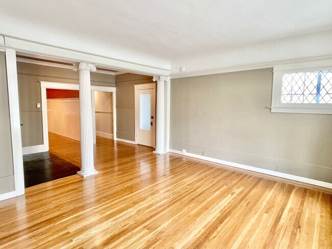 Building Photo - Lower Pacific Heights 2BR/2BA Condo With Bonus Room! Deck! Yard! Garage!  PROGRESSIVE