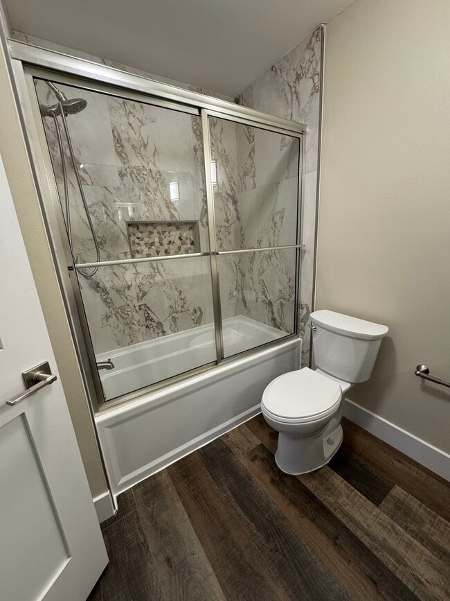 Building Photo - 1919 Summer Club Dr