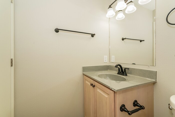 Building Photo - 6744 Everbloom Ln