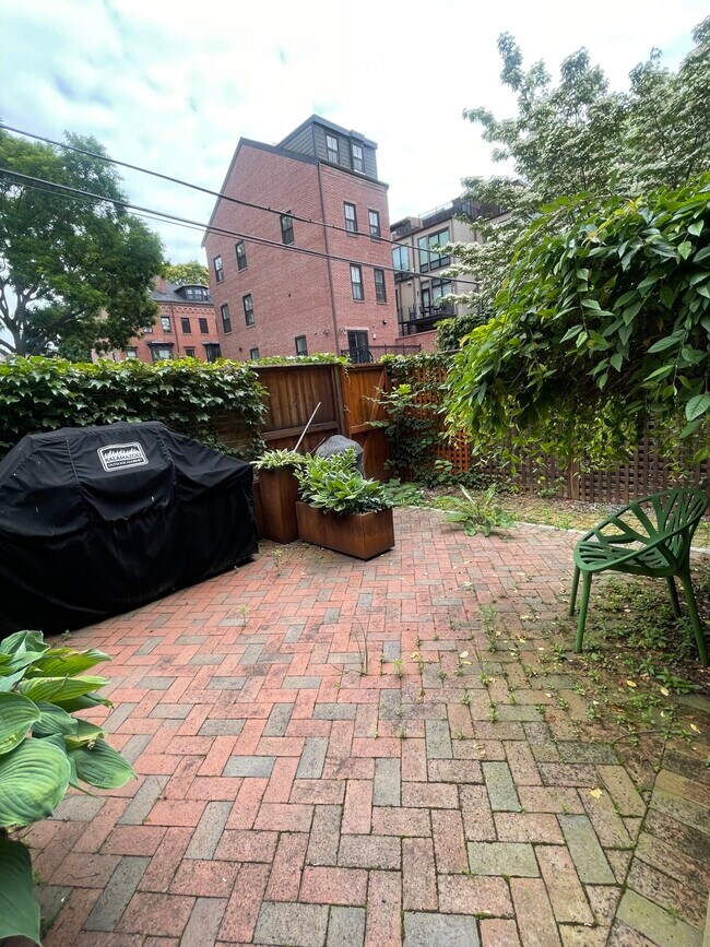 Building Photo - 570 Massachusetts Ave