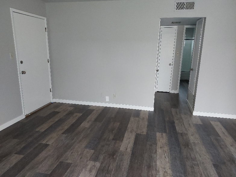 Building Photo - 1100 Ranchero Way