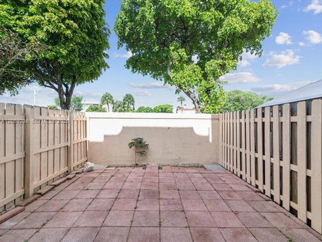 Building Photo - 390 NW 86th Pl