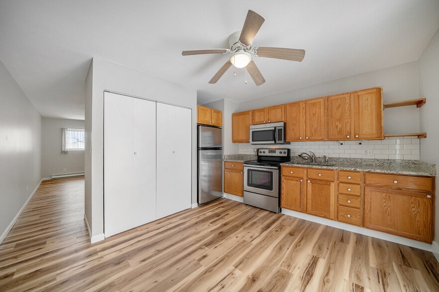 Building Photo - 210 W Locust St