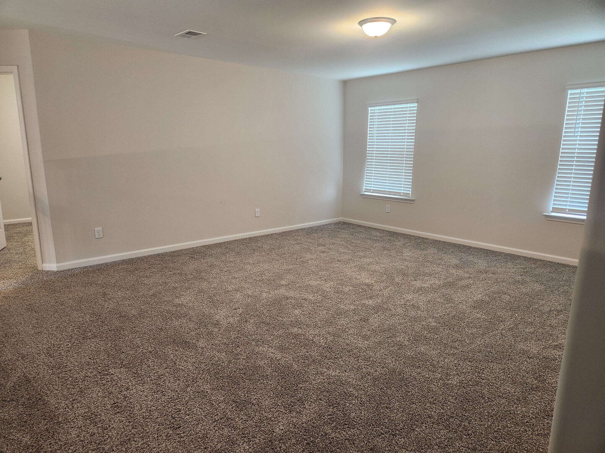 Building Photo - 271 Chestnut Dr