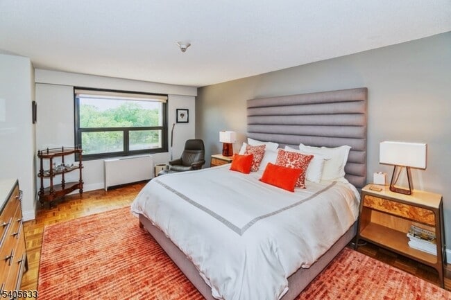 Building Photo - 2 Claridge Dr