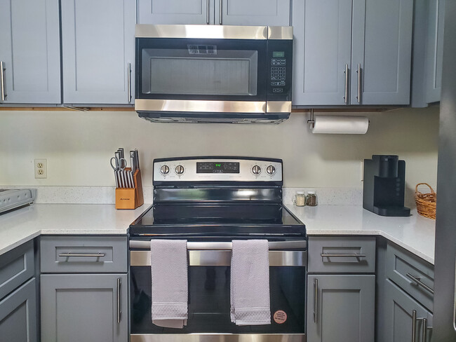 Building Photo - 2149 Lotus Blossom St