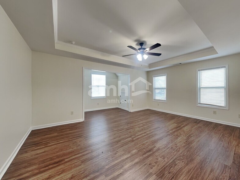 Building Photo - 210 Pebblefield Trce