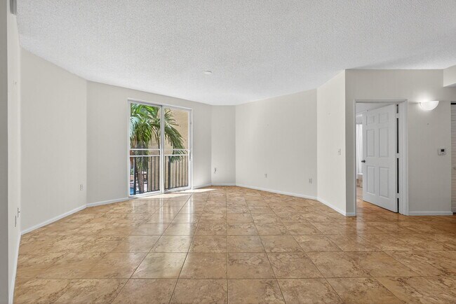 Building Photo - 720 S Sapodilla Ave