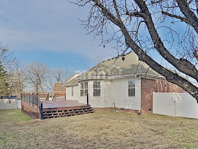 Building Photo - 434 Parrish Hill