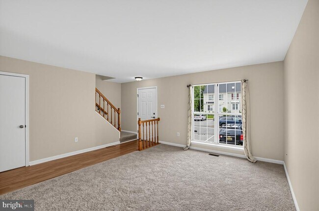 Building Photo - 502 Meadowmist Way