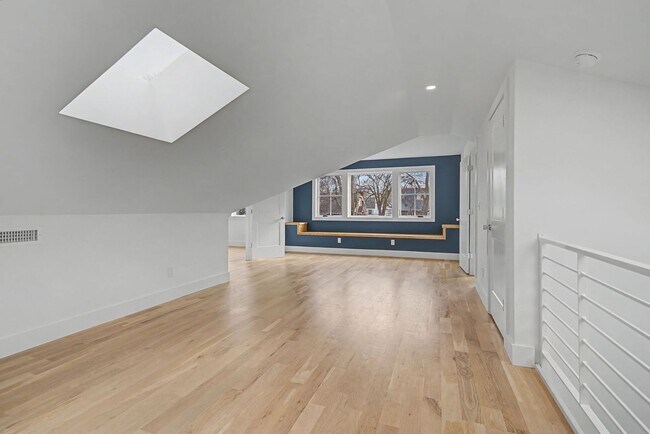 Building Photo - Stunning 5BR/3.5BA historic home located near Hillsboro Village!