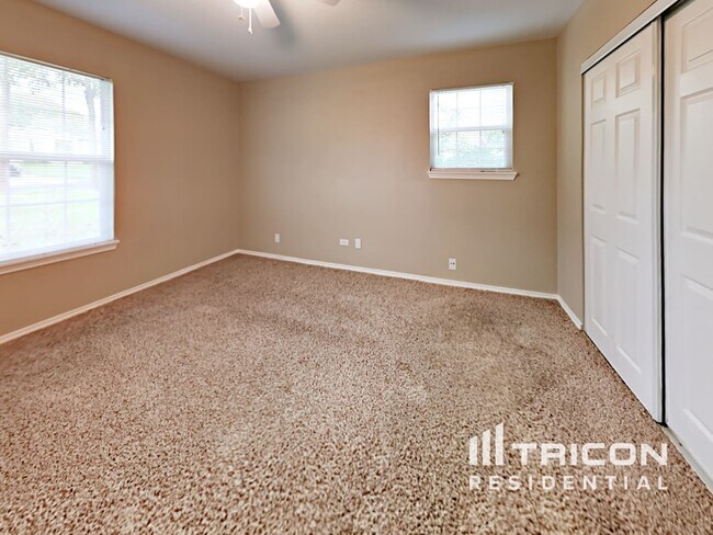Building Photo - 350 Lemur Dr