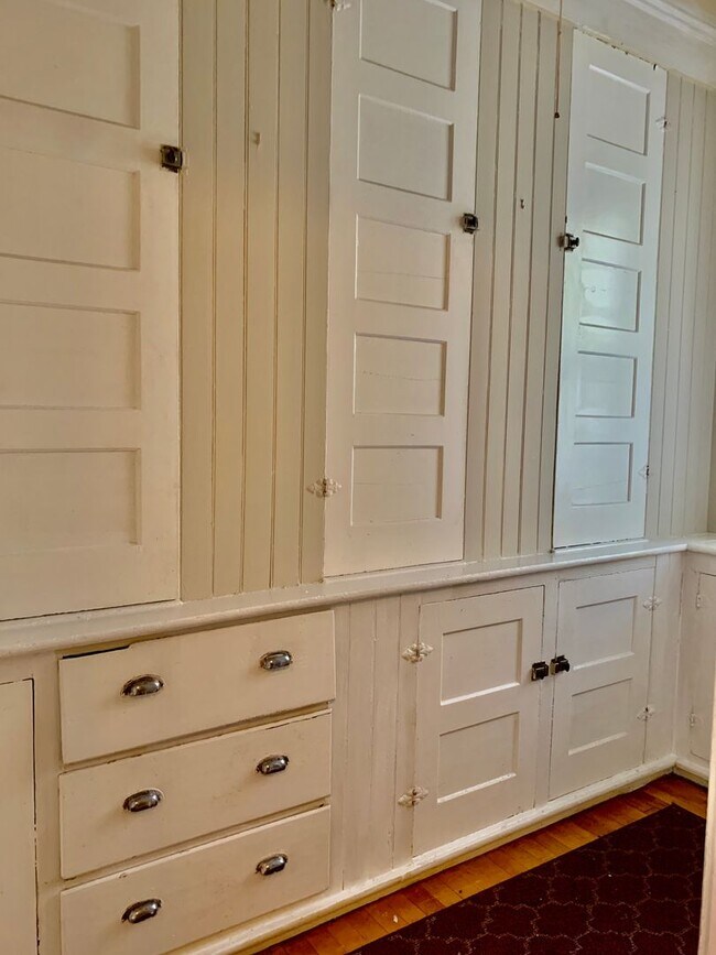 Building Photo - 922 Westcott St