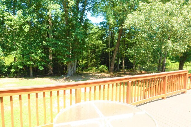 Building Photo - 115 Konnarock Cir