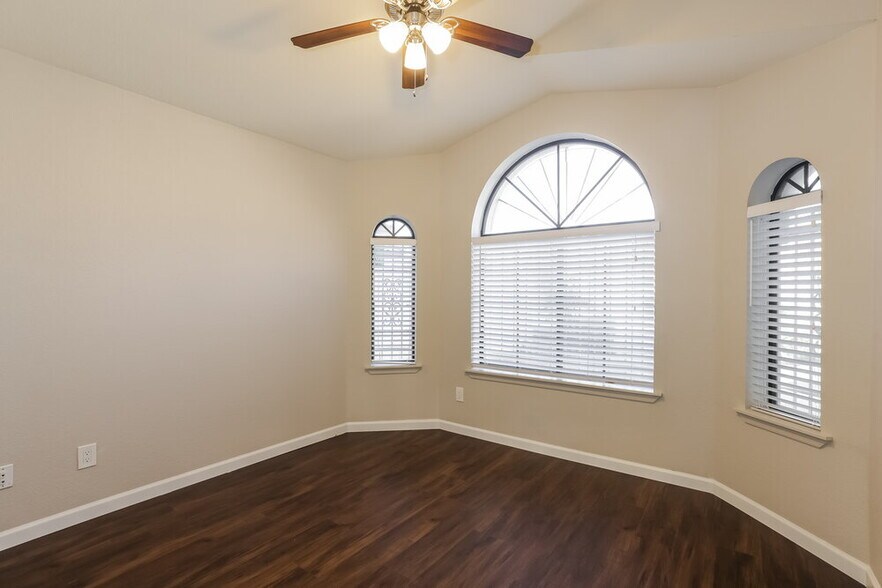 Building Photo - 1209 E Villa Rita Dr