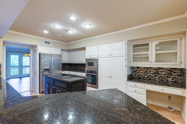 Building Photo - 10907 Legends Ln