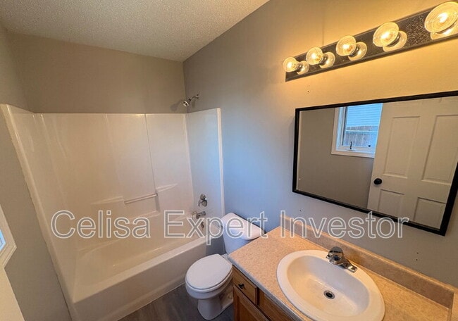 Building Photo - 3236 Bluefield Pl