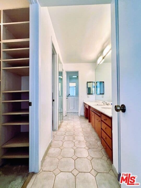 Building Photo - 11805 Mayfield Ave