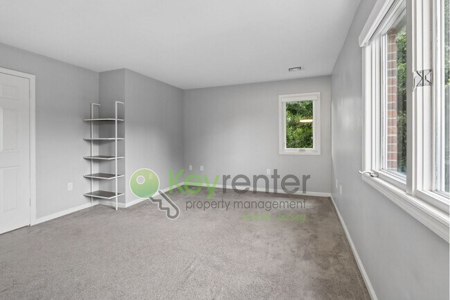Building Photo - Spacious 2BR/2BA Duplex in Gated Community with Parking, Washer/Dryer & NYC Skyline Views
