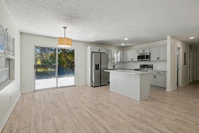 Building Photo - 235 Boulevard Des Pins