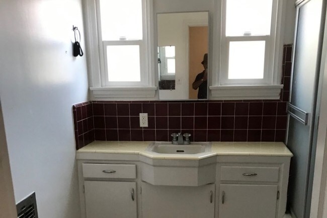 Building Photo - 1940 Armacost Ave