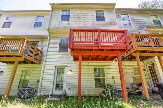 Building Photo - Contemporary Living At It's Finest in Lovely Owings Mills!!