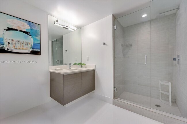 Building Photo - 300 Sunny Isles Blvd