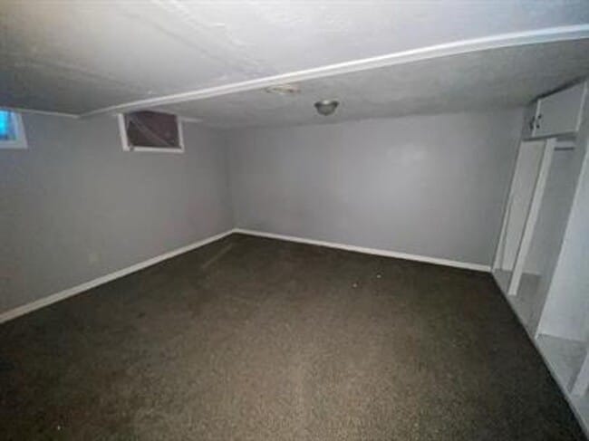 Building Photo - Large 5 bedroom 2 bath home in Derby