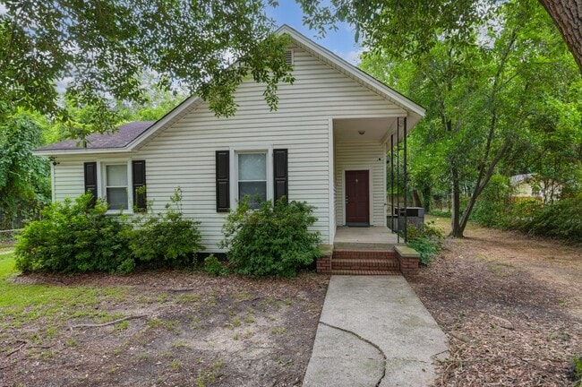 Building Photo - Charming 3-Bed Home in Olympia – Steps fro...