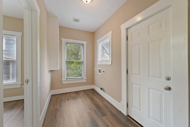 Building Photo - 1107 Melbourne St