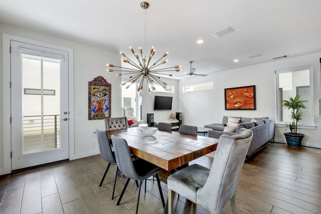 Building Photo - South Austin 3x3.5 Townhome @Bluebonnet Lane