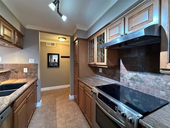 Building Photo - 10555 Turtlewood Ct