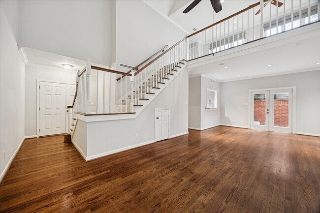 Building Photo - 2113 Potomac Dr