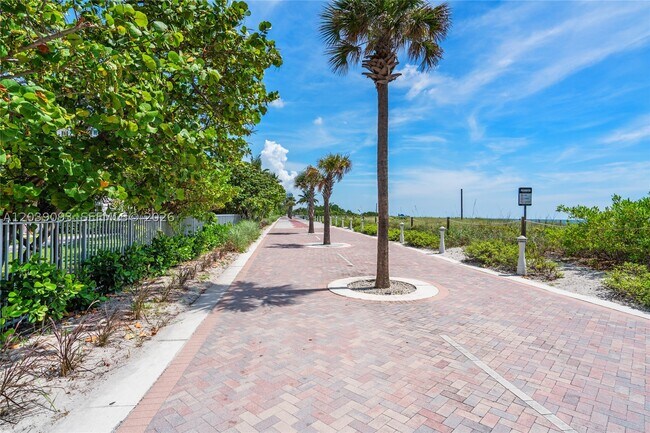Building Photo - 5055 Collins Ave