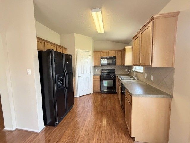 Building Photo - 914 Whitewing Ln